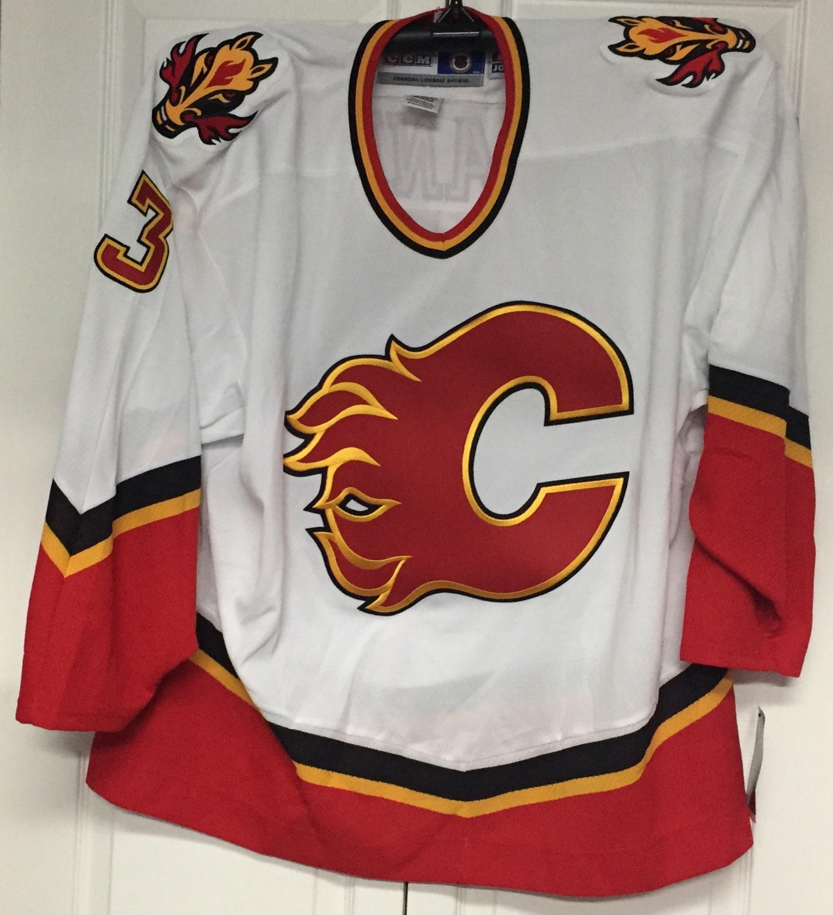 Authentic Calgary Flames Jersey 48 Large CCM Pedestal New